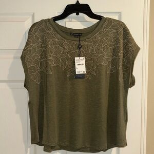 NWT Adrianna Papell Floral Embroidered Short Sleeve shirt